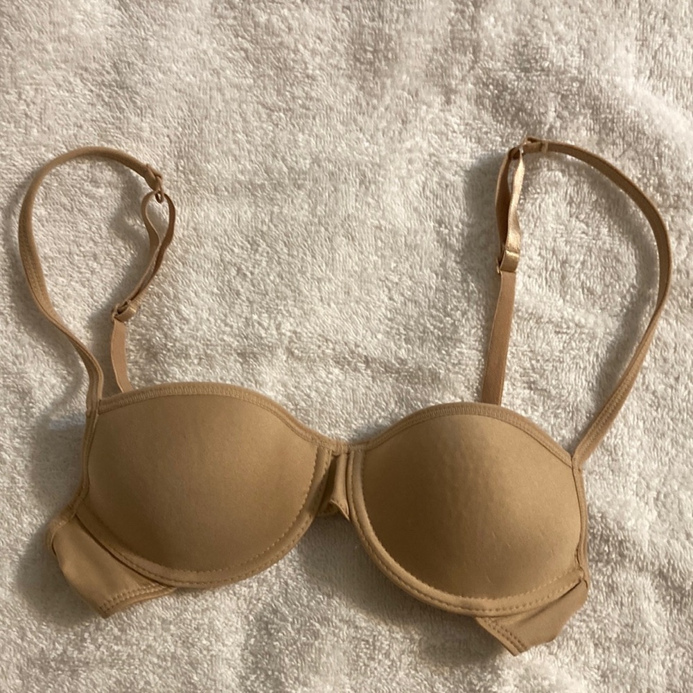 Women’s no Boundaries bra.